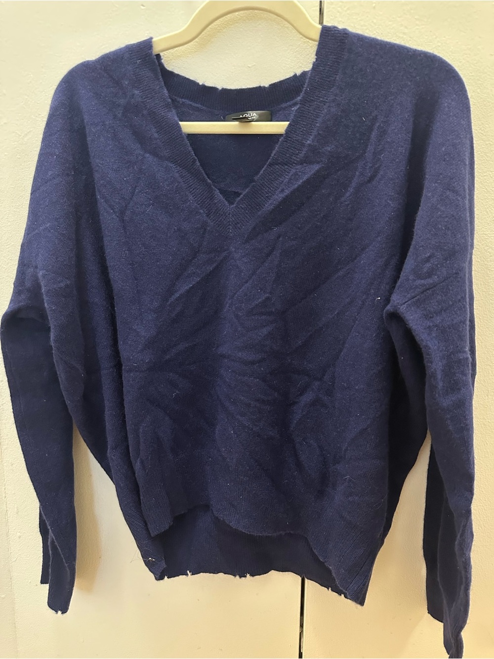 Aqua by Bloomingdales Classic V-Neck 100% Cashmere Sweater in Navy